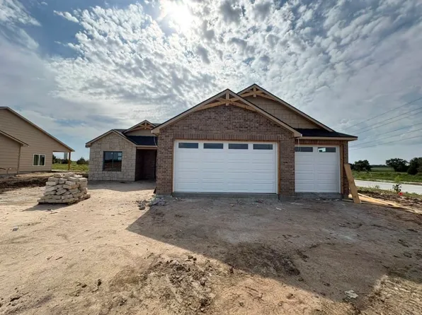 5911 Plumthicket St, Wichita, KS 67226