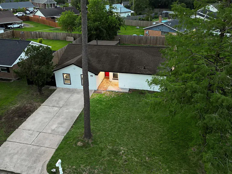 12115 Wood Forest Dr — Photo 9
