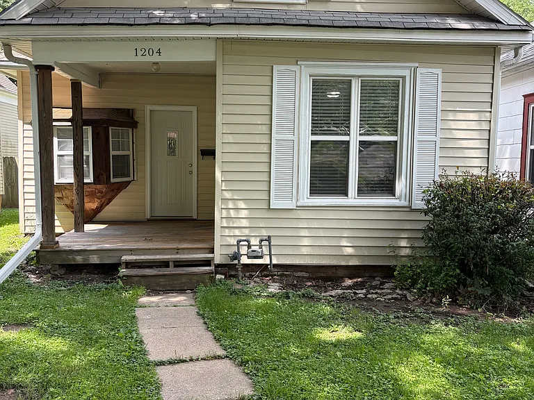1204 S Noyes Blvd — Photo 12