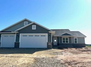 715 Wildwind Dr, Hortonville, WI 54944