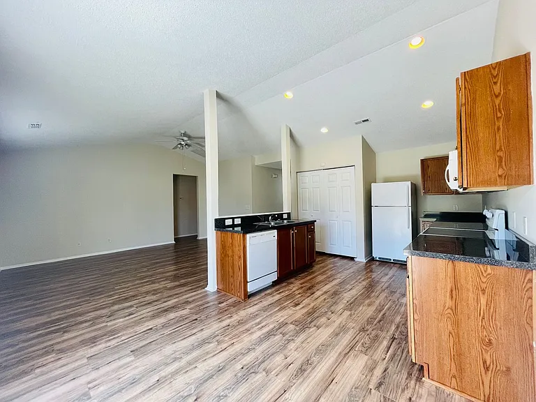 3038 Regency Oaks Dr — Photo 9
