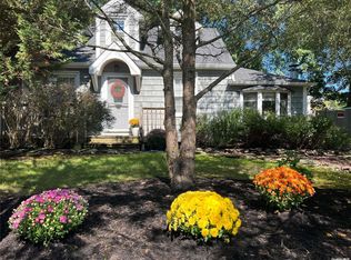 7 Laurel Rd W, Mastic Beach, NY 11951