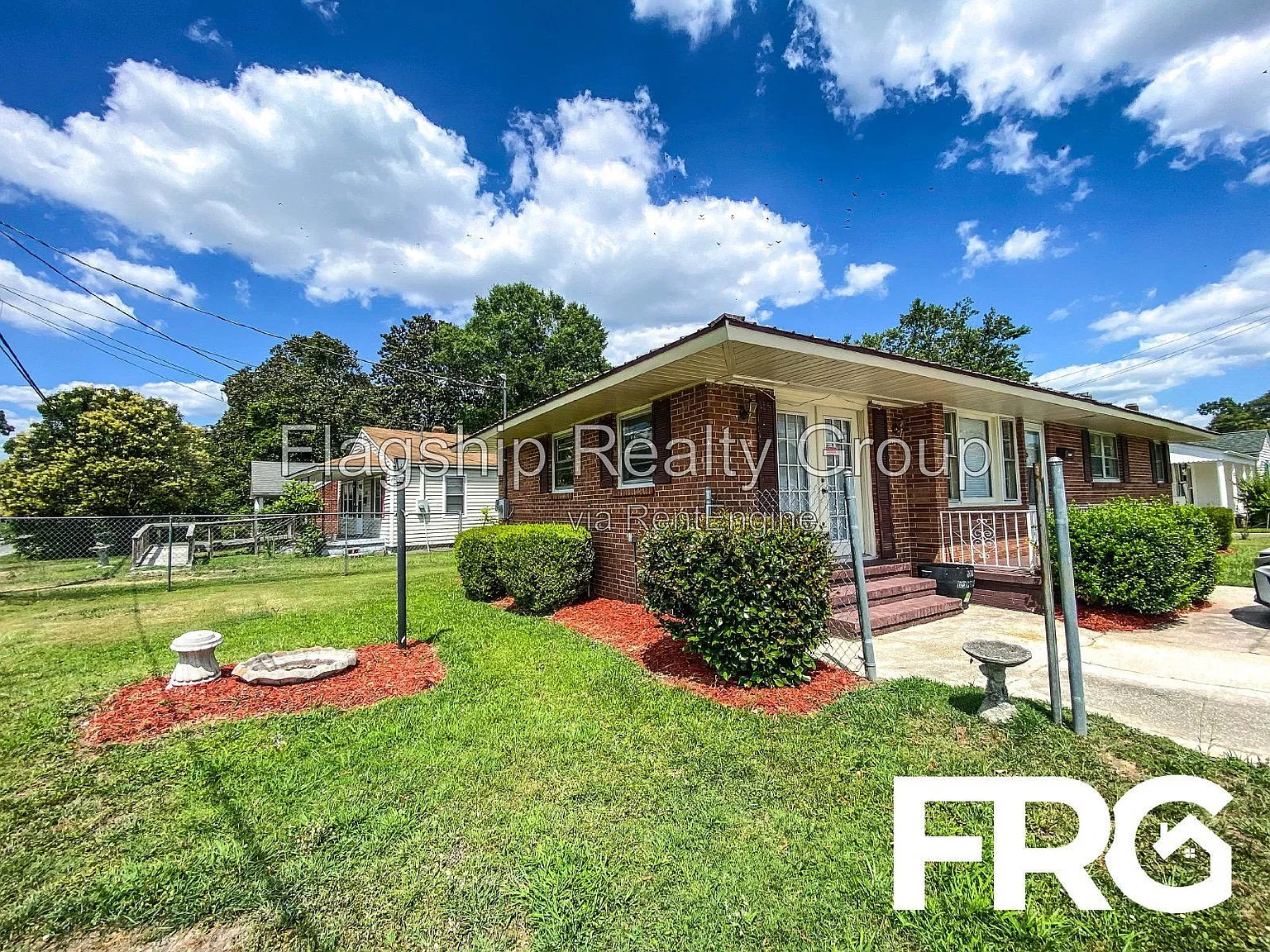 3 bed, 2.0 bath, 979 sqft, $1,330 — Photo 3