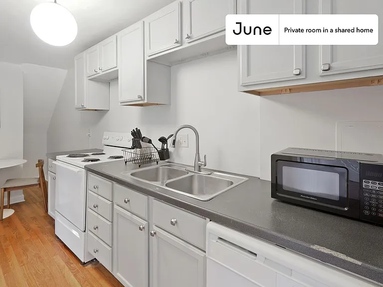 1334 Newton St NE #A — Photo 9