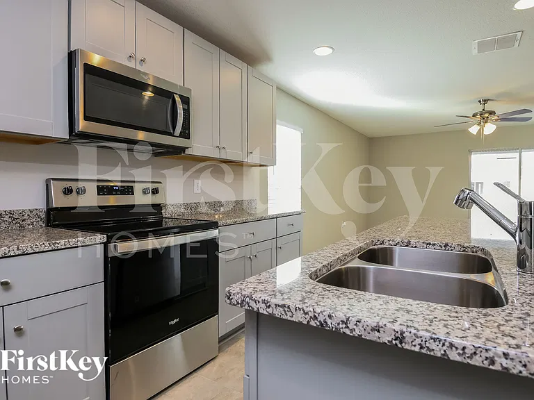 466 Earhart Dr — Photo 6