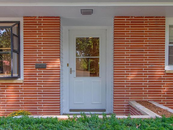 2nd image of 5020 Linden St