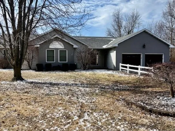 509 Whitney Ln, Taylorville, IL 62568