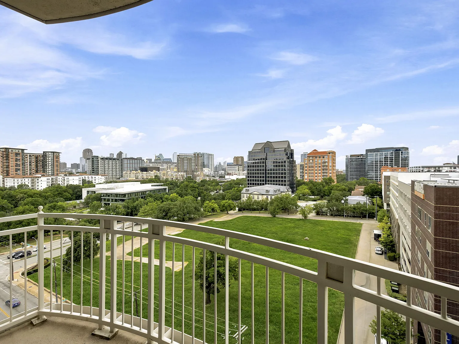 1 bed, 816 sqft, $2,200 — Photo 2
