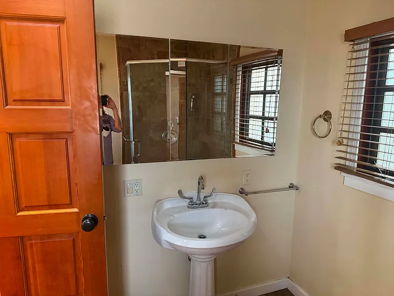 3445 Montrose Ave — Photo 5