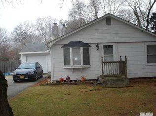 5 Hollywood Ave, Selden, NY 11784