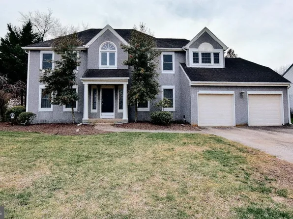 21 Horseshoe Dr, Mount Laurel, NJ 08054