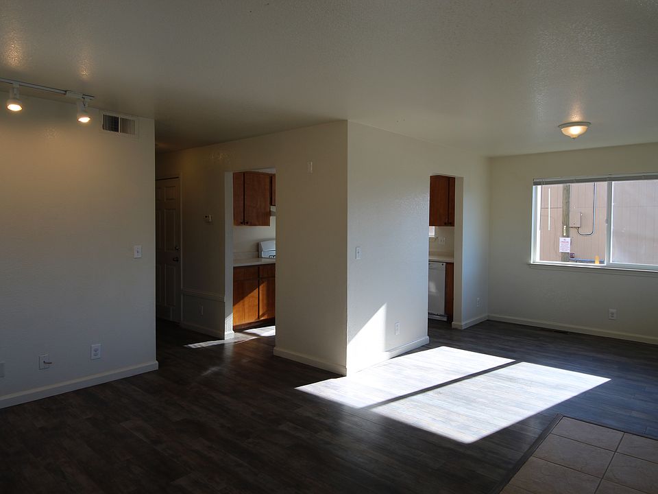 Living room & Dinning area