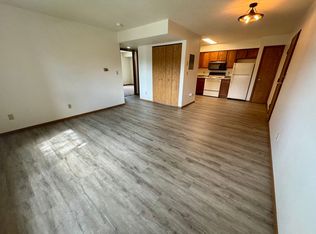 156 Westside Dr: Spacious 2-Bedroom, 1-Bathroom Apartment for Rent!, Iowa City, IA 52246