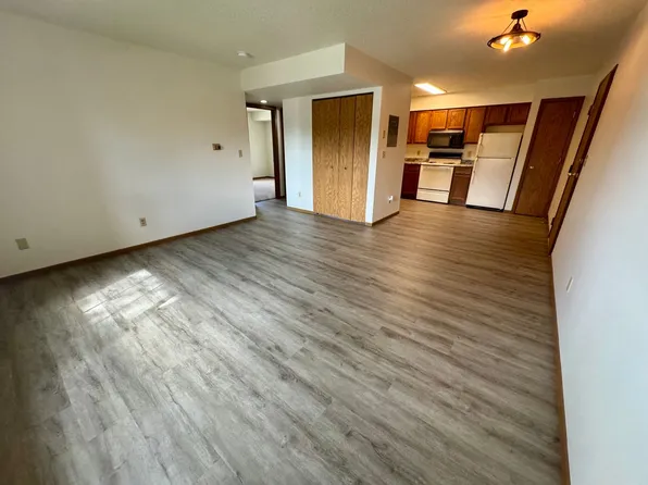 156 Westside Dr: Spacious 2-Bedroom, 1-Bathroom Apartment for Rent!, 156 W Side Dr, Iowa City, IA 52246