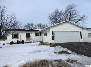 401 1st Ave E, Farley, IA 52046