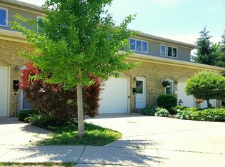 23 Rienzi Ln, Highwood, IL 60040