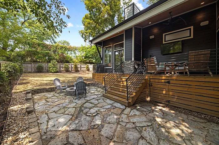 716 Village Ct — Photo 42
