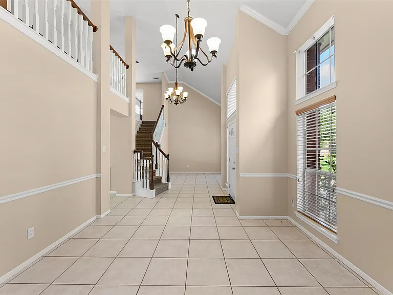 1723 Monvale Ln — Photo 6