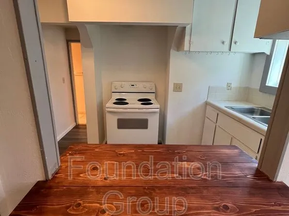 1917 N 50th St, Seattle, WA 98103