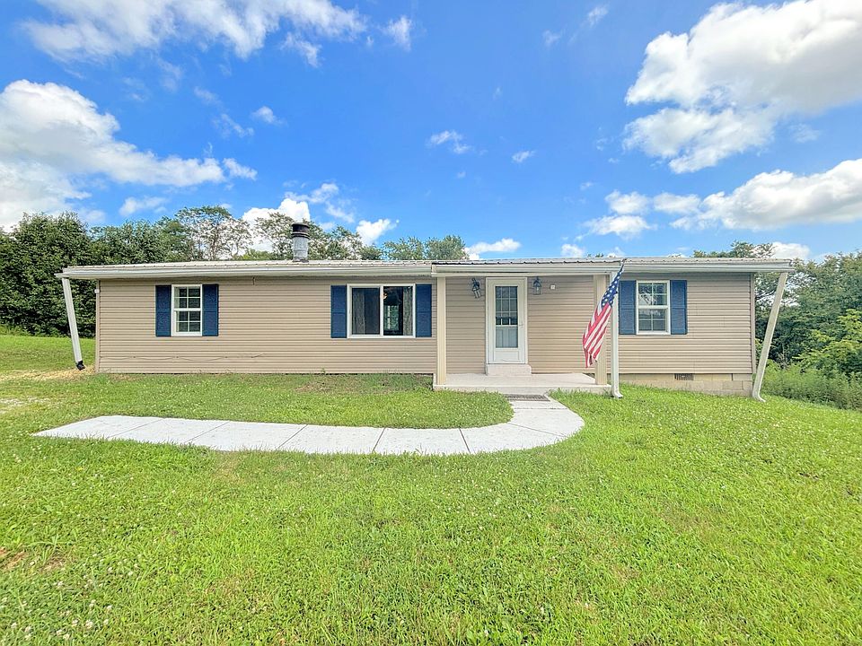 1st image of 390 Lynn Ln