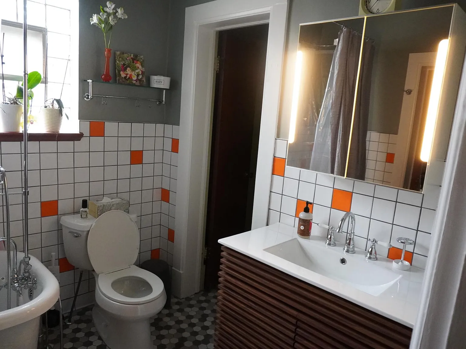 4718 Race St — Photo 3