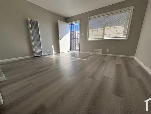 Studio, 400 sqft, $1,595 — Photo 3