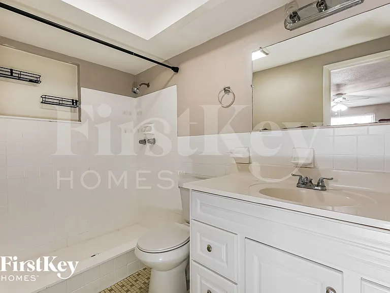 10805 Piccadilly Rd — Photo 14