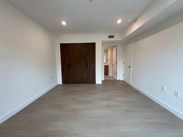 941 N Martel Ave #102 — Photo 47