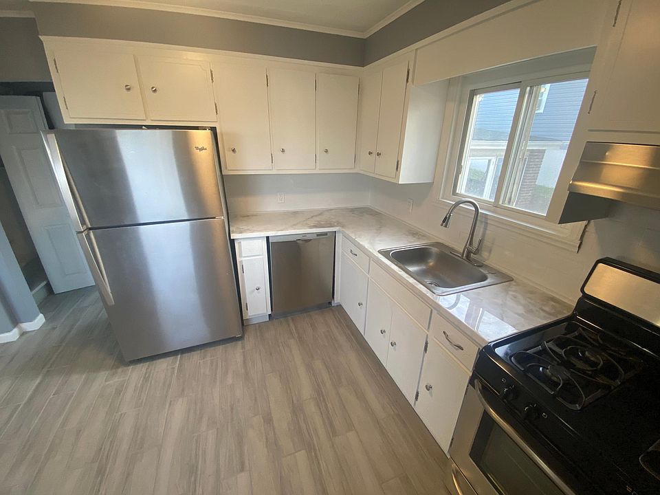 1st image of 77 Sanford Ave Floor 1