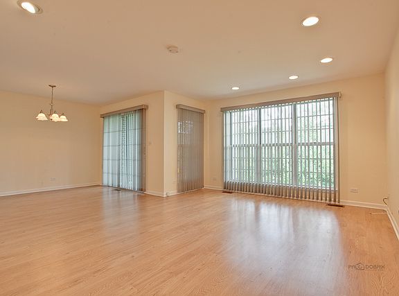 3rd image of 646 Portage Ct