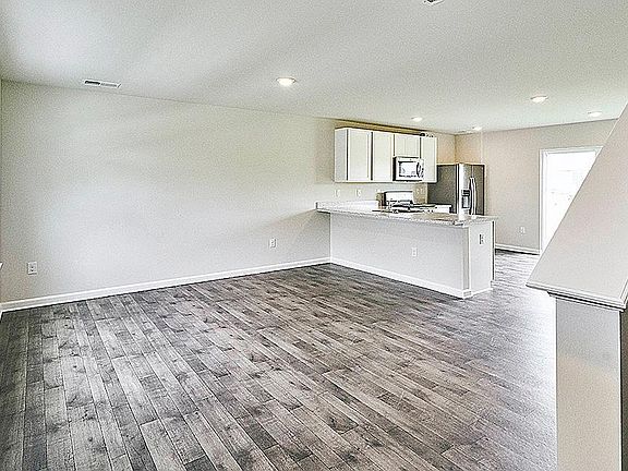 4th image of 409 Teak Dr
