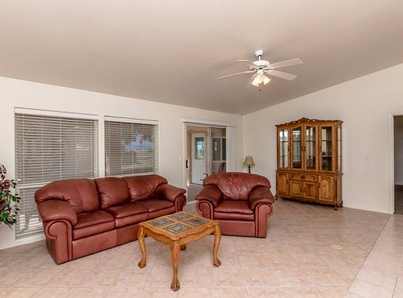 4th image of 2108 E Desert Lakes Dr