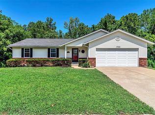 1700 Foxglove Dr, Saint Charles, MO