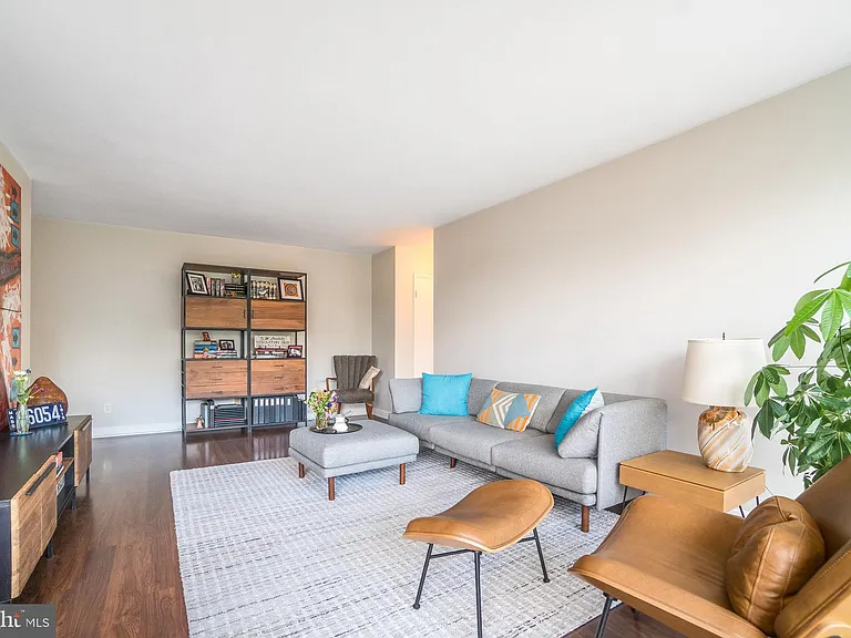 1210 N Taft St #504 — Photo 6