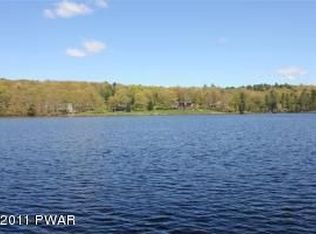 128 Maple Dr, Shohola, PA 18458