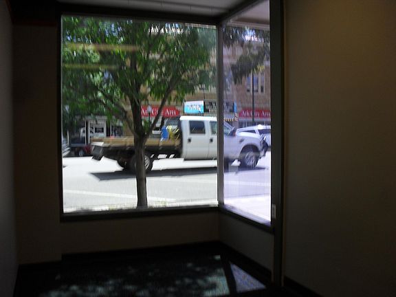 3rd image of 115 S Summit St