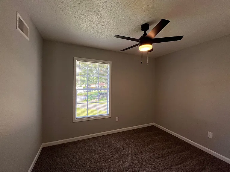 5586 Hyacinth Cv — Photo 16