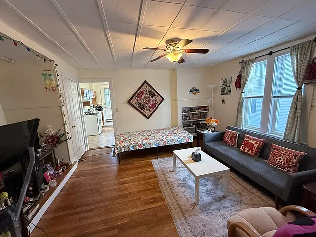 12 Robbins St #2