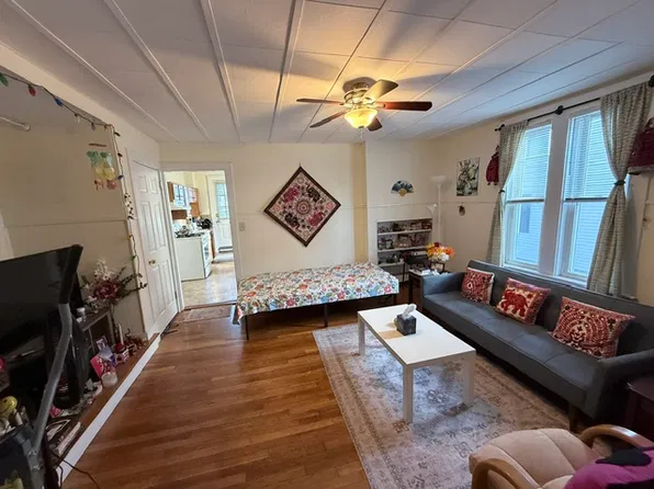 12 Robbins St #2, Waltham, MA 02453