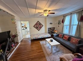 12 Robbins St, Waltham, MA