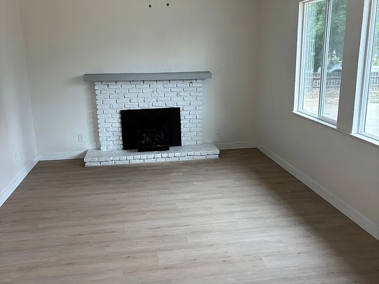 17 Hollis Ln — Photo 2