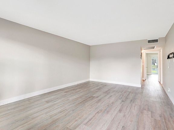 4th image of 1019 Oakridge A