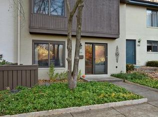 2024 Golf Course Dr, Reston, VA 20191