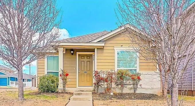 915 Alamo Plaza Dr — Photo 1