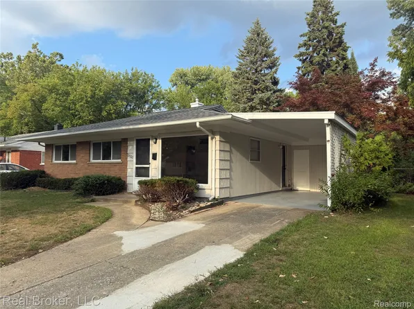 21920 Fern Ave, Oak Park, MI 48237
