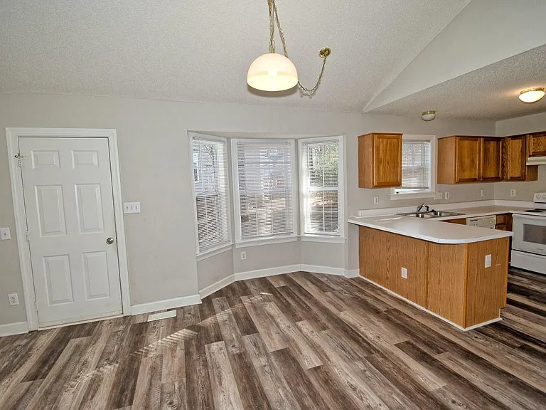 239 Tillamook Dr — Photo 15