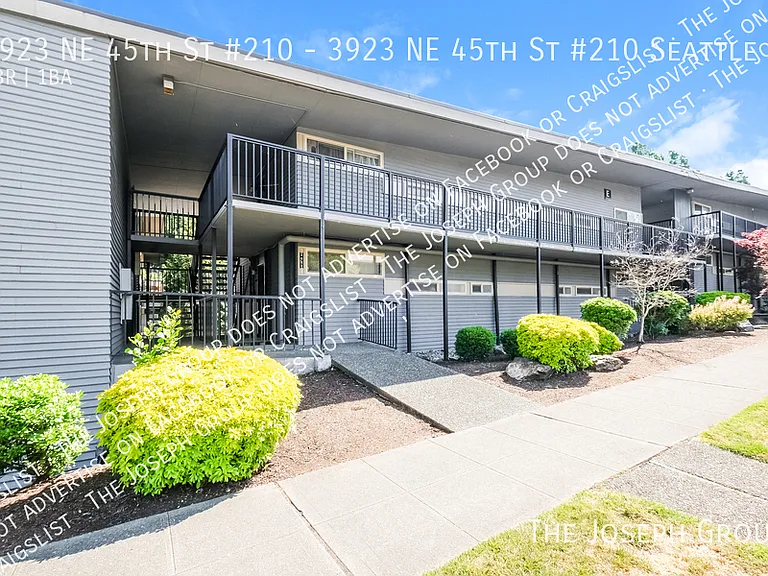 Laurelhurst — Photo 1