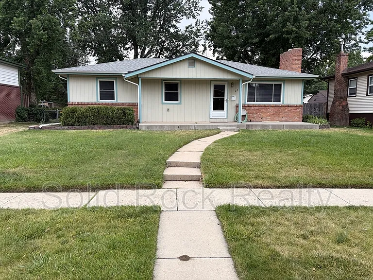 2527 Mount Vernon St — Photo 1