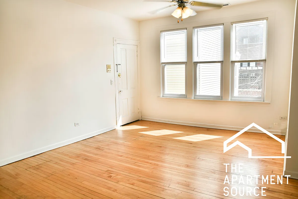 Building Photo - 2616 N Marshfield Ave #2R