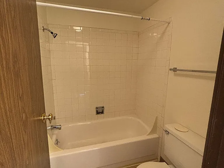1440 Dakota Dr N — Photo 17